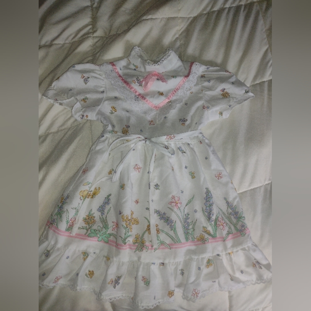 Vintage girls prairie dress